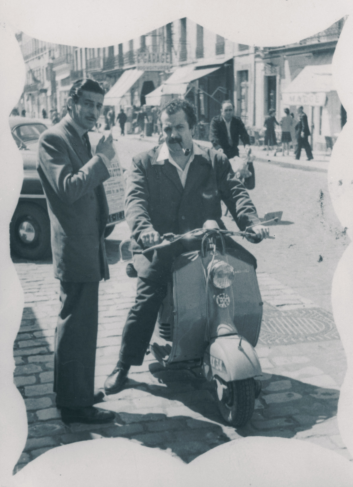  Georges Brassens et Henry Delpont sur le quai de la résistance