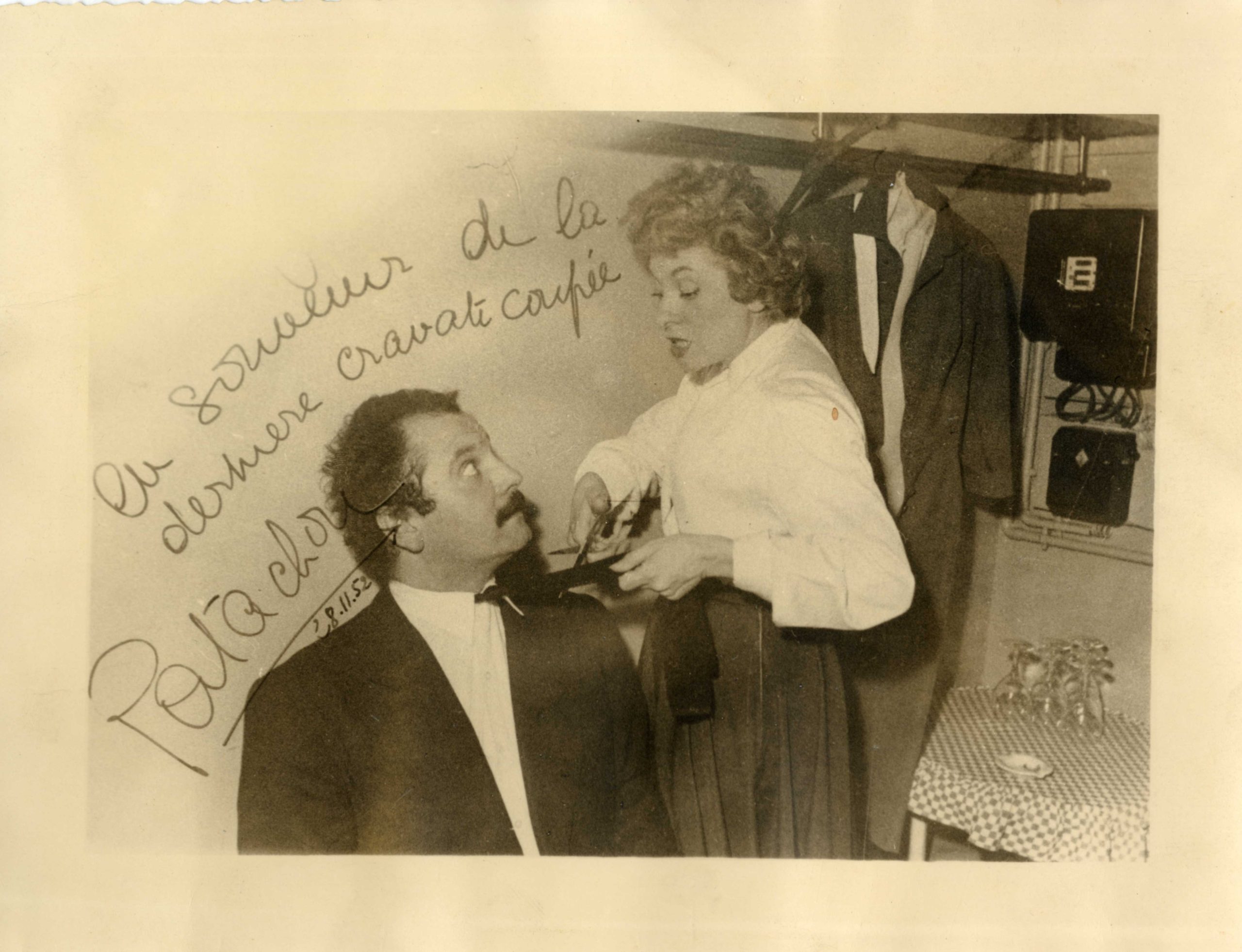 1952 - Georges Brassens et Patachou dans son cabaret parisien de Montmartre 